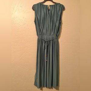 Womens Midi Dress H&M (cocktail, formal, casual) can be worn at any occasion.